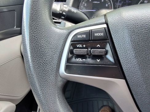 Used 2017 Hyundai Elantra SE image 21