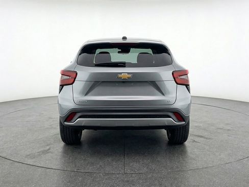 Used 2025 Chevrolet Trax LT w/ LT Convenience Package image 7