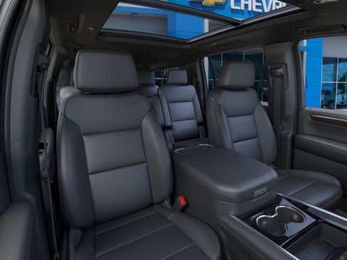 New 2026 Chevrolet Suburban Z71 AWD/4WD image 16