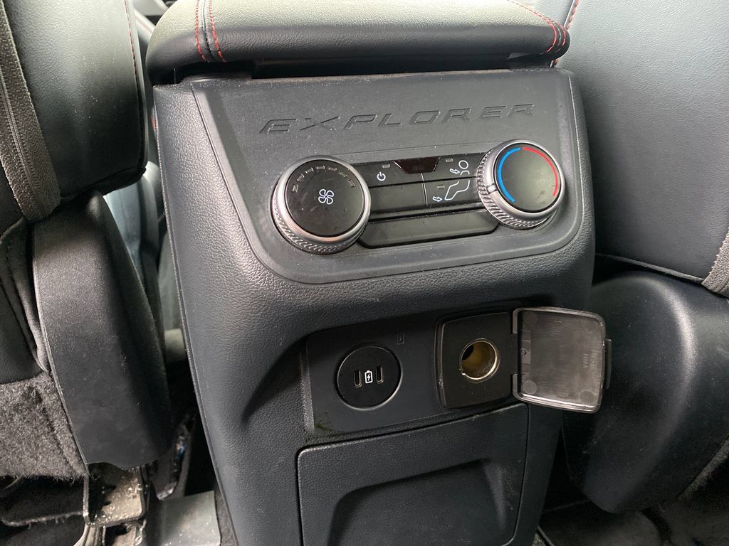 Used 2025 Ford Explorer ST-Line AWD/4WD image 34