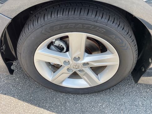 Used 2014 Toyota Camry SE FWD image 6