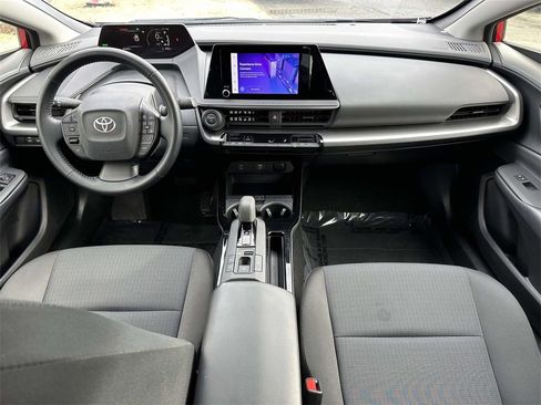 Used 2024 Toyota Prius LE image 2