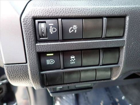Used 2025 Toyota Tacoma SR5 AWD/4WD image 12