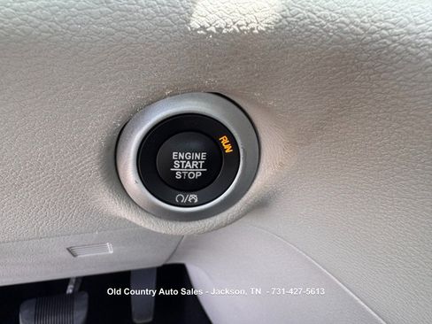 Used 2019 Chrysler Pacifica Touring-L FWD image 29