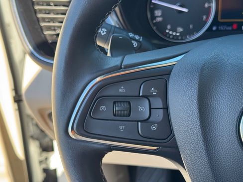 Used 2023 Buick Envision Avenir image 23