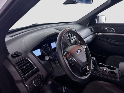 Used 2018 Ford Explorer XLT w/ Equipment Group 202A image 23