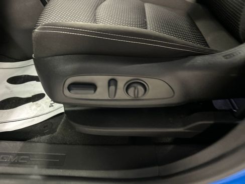 Used 2024 GMC Terrain SLE w/ Driver Convenience Package image 13