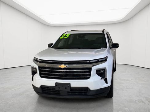 Used 2025 Chevrolet Traverse LT FWD image 46