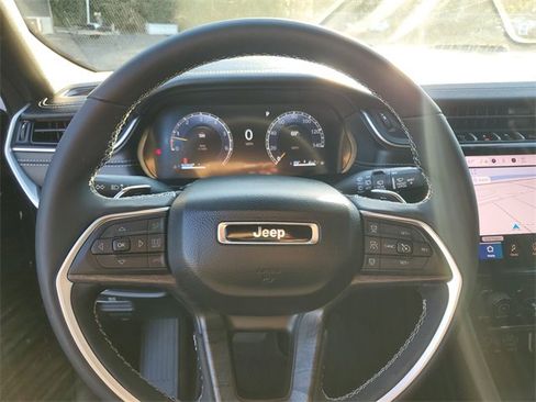 Used 2025 Jeep Grand Cherokee Limited w/ Luxury Tech Group II image 29