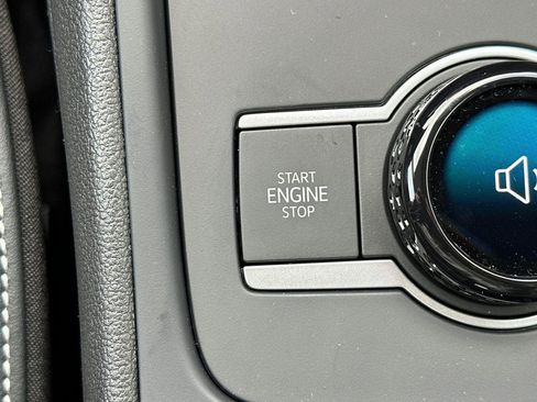 New 2026 Volkswagen Tiguan SE image 21