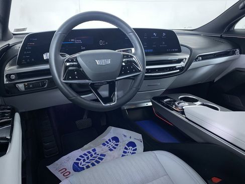 Certified 2024 Cadillac Lyriq Luxury image 2