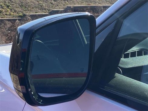 Used 2024 Jeep Grand Cherokee Altitude image 8