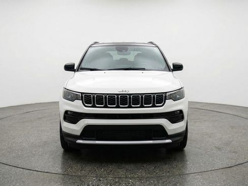 Used 2025 Jeep Compass Limited AWD/4WD image 2
