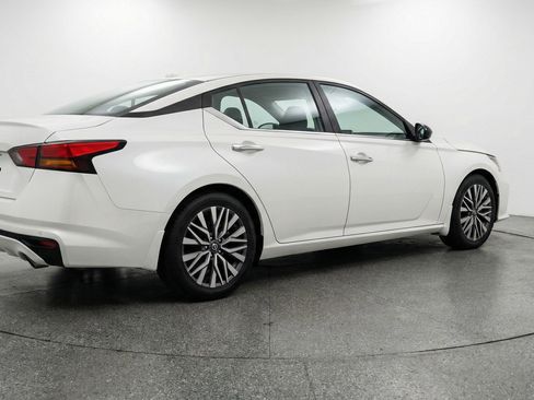 Used 2025 Nissan Altima 2.5 SV image 9