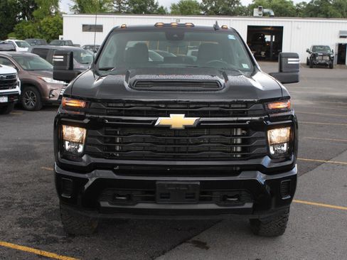 Used 2025 Chevrolet Silverado 2500 Custom w/ Custom Convenience Package AWD/4WD image 2