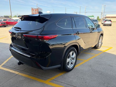 Used 2020 Toyota Highlander LE AWD/4WD image 6
