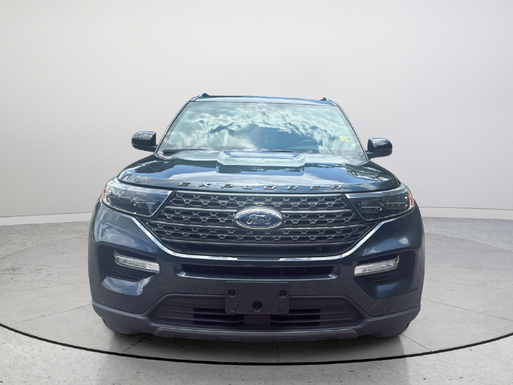 Used 2023 Ford Explorer XLT w/ Equipment Group 202A RWD image 3