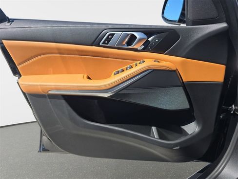 Used 2023 BMW X5 xDrive40i w/ Premium Package image 30