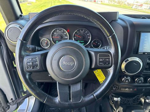 Used 2017 Jeep Wrangler Unlimited Sahara w/ Connectivity Group image 13