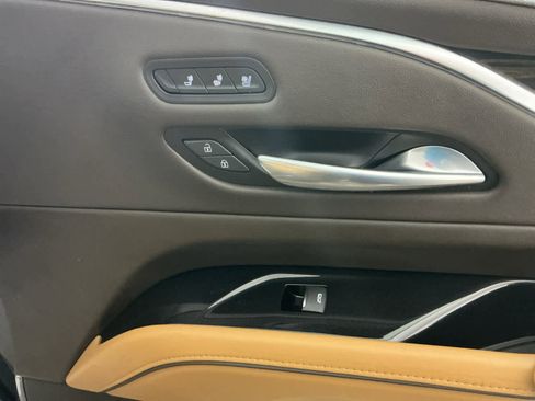 Used 2022 Cadillac Escalade Premium Luxury image 11