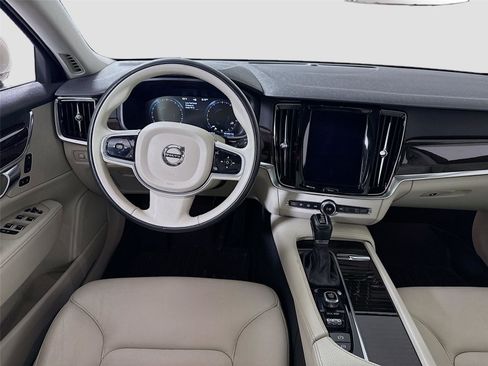 Used 2018 Volvo S90 T5 Momentum w/ Convenience Package image 2
