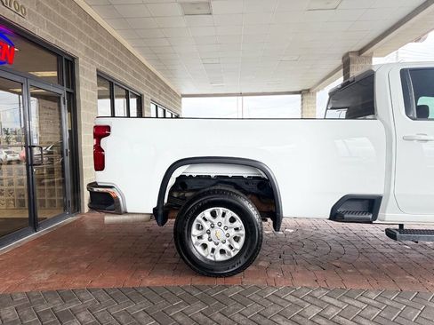 Used 2023 Chevrolet Silverado 2500 LT AWD/4WD image 10