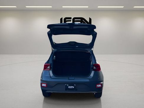 Used 2025 Hyundai Venue SEL FWD image 9
