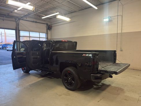 Used 2017 Chevrolet Silverado 1500 LT w/ Redline Edition image 10