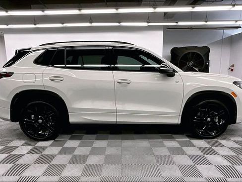 Used 2025 Volkswagen Tiguan SE R-Line AWD/4WD image 15