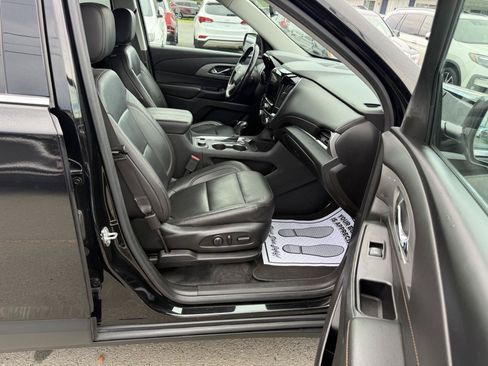 Used 2020 Chevrolet Traverse LT FWD image 14