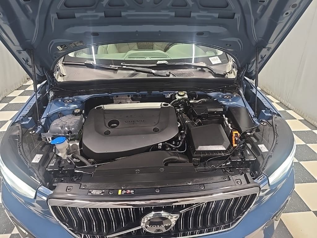 Used 2023 Volvo XC40 B5 Plus w/ Protection Package Premier AWD/4WD image 17