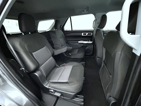 Used 2023 Ford Explorer XLT AWD/4WD image 18