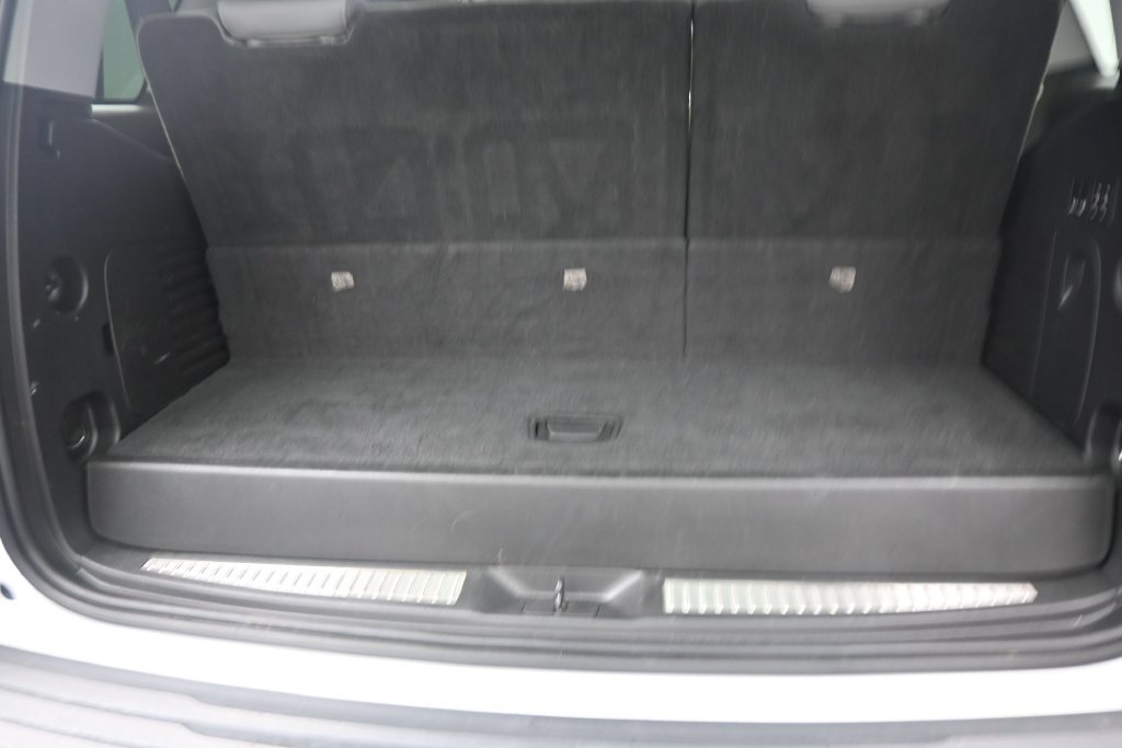 Used 2018 Chevrolet Tahoe LT w/ Luxury Package RWD image 12
