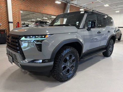 Used 2024 Lexus GX 550 AWD/4WD image 3