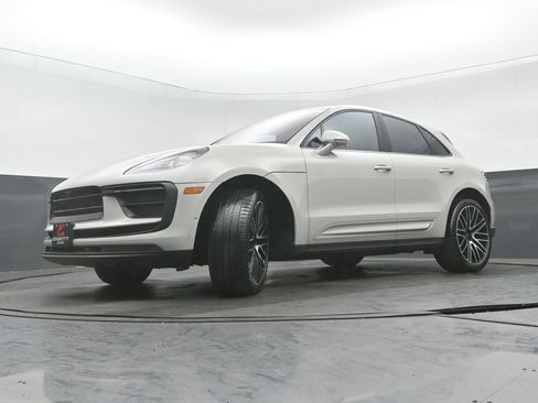 Used 2022 Porsche Macan AWD/4WD image 30