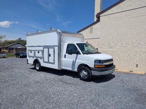 Used 2022 Chevrolet Express 3500 w/ Power Convenience Package RWD image 17