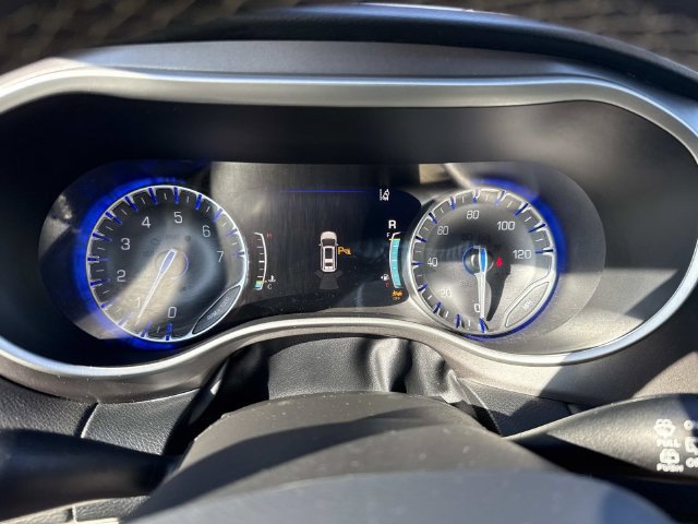 Used 2024 Chrysler Pacifica Touring-L FWD image 32