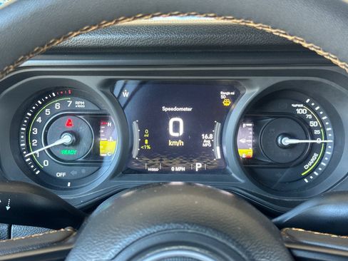 Used 2024 Jeep Wrangler Unlimited AWD/4WD image 32