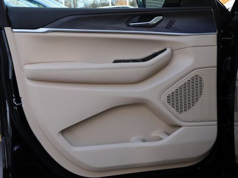 New 2025 Jeep Grand Cherokee Limited w/ Luxury Tech Group II image 11