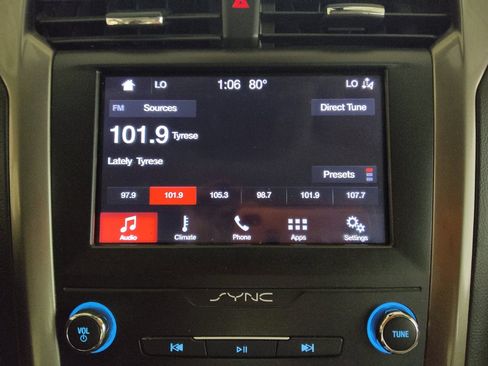 Used 2019 Ford Fusion SEL FWD image 25