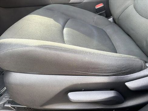 Used 2019 Toyota RAV4 LE image 12