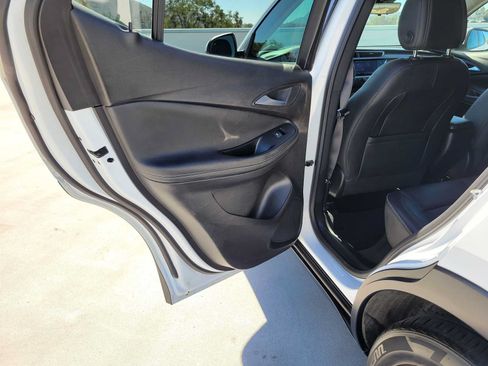 Used 2020 Buick Encore GX Essence w/ Experience Buick Package FWD image 16