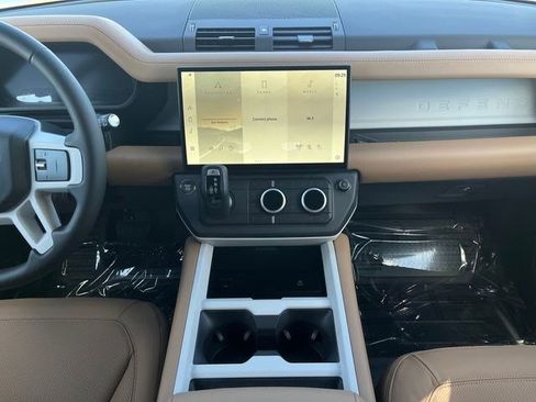 New 2026 Land Rover Defender 130 X-Dynamic SE AWD/4WD image 15