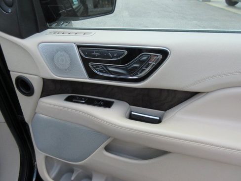 Used 2021 Lincoln Navigator Reserve w/ Luxury Package AWD/4WD image 23