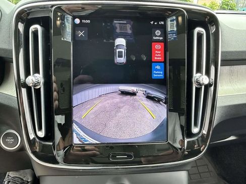 Used 2023 Volvo XC40 B5 Plus w/ Protection Package Premier AWD/4WD image 17