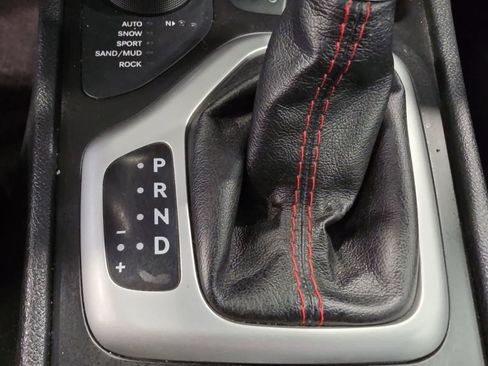 Used 2016 Jeep Cherokee Trailhawk AWD/4WD image 23