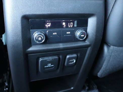 Used 2022 Chevrolet Traverse RS AWD/4WD image 23