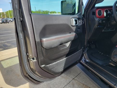 Used 2023 Jeep Wrangler Unlimited Rubicon 4xe AWD/4WD image 6