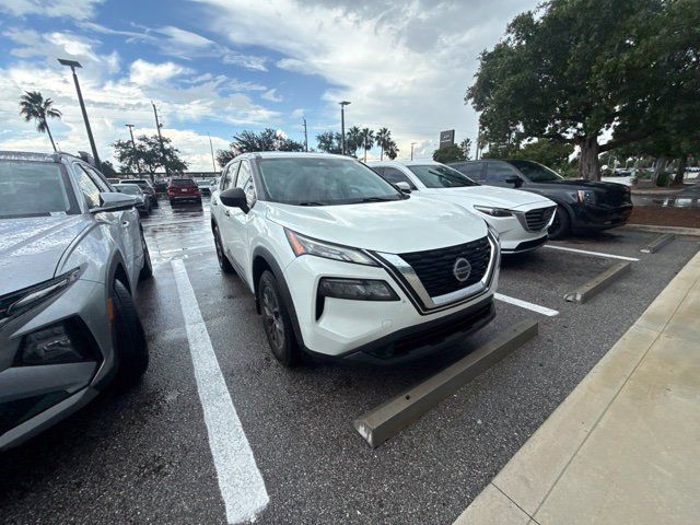 Used 2021 Nissan Rogue S FWD image 1