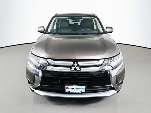 Used 2017 Mitsubishi Outlander SEL FWD image 2